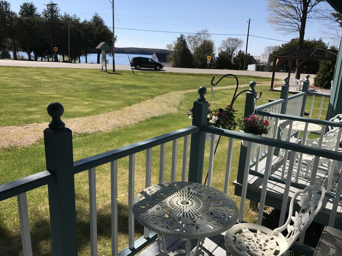 Harbor Light Inn Gills Rock エクステリア 写真